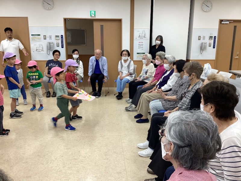 高齢者向けサロン浜町カフェとの交流・子育て支援イベント「手作りおやつ講座」の開催をしました。