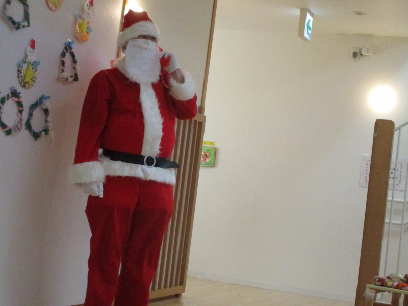 クリスマス会でサンタがやってきました！