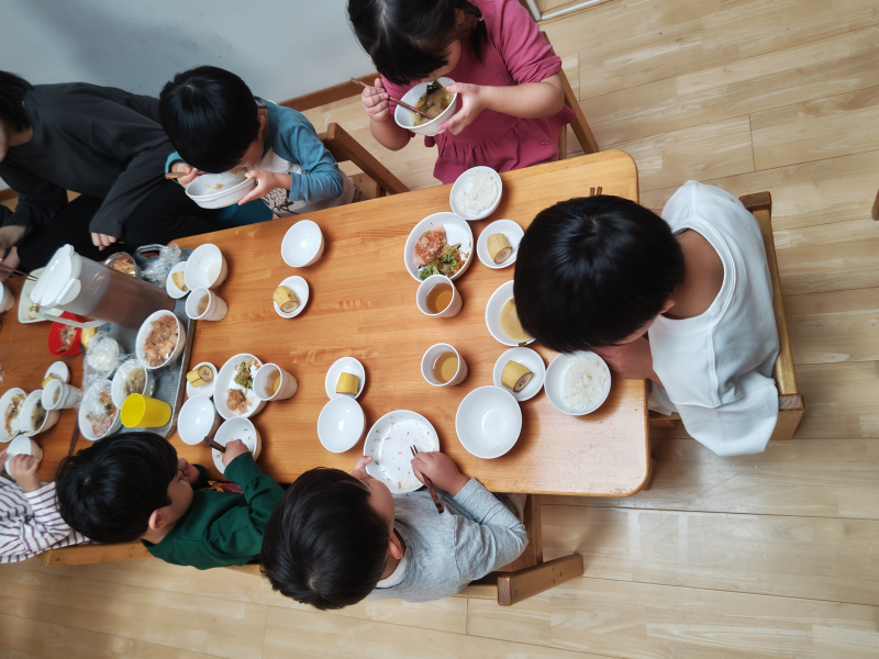 異年齢の昼食時間